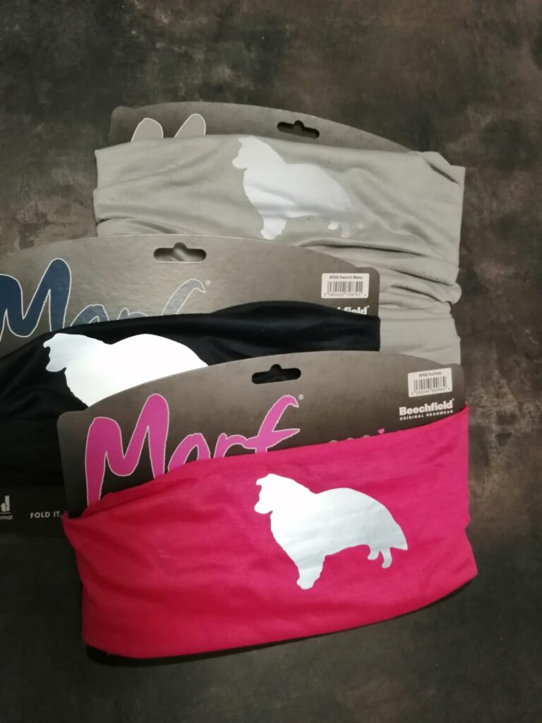 Tuubihuivi heijastavalla shelttipainatuksella. Värit: pinkki, harmaa, musta, tummansininen
